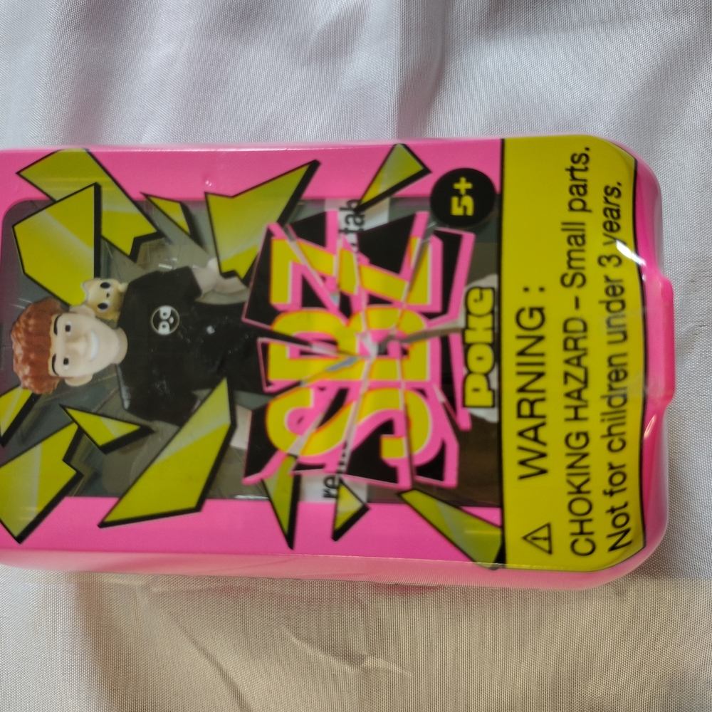 Screenbreakz Action Figure Poke with Pink and Yellow Packaging